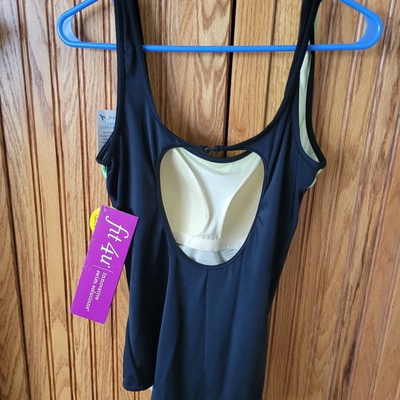 One-piece swimsuit - Picture 2 of 5